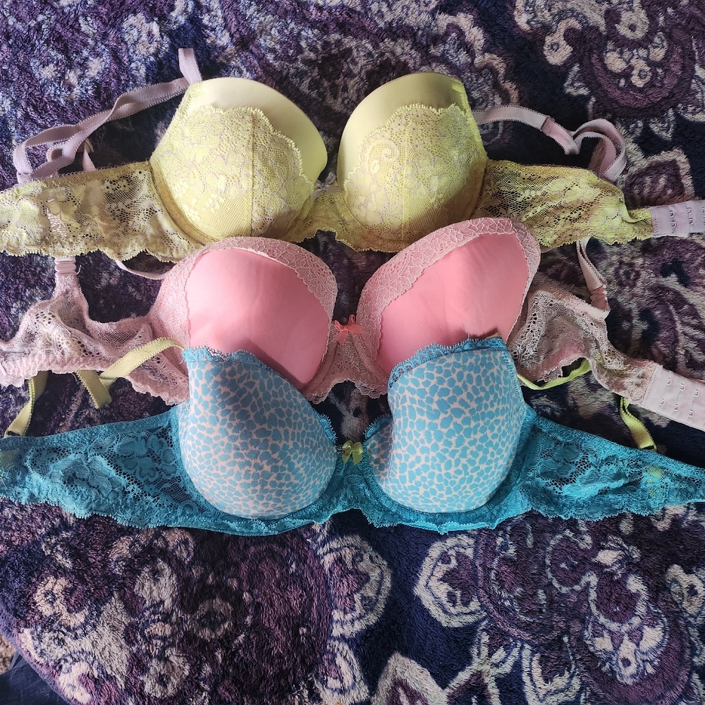 3 Victoria Secrets 32D bras